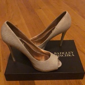 Badgely Mischka gold sparkle pumps. Lightly used.